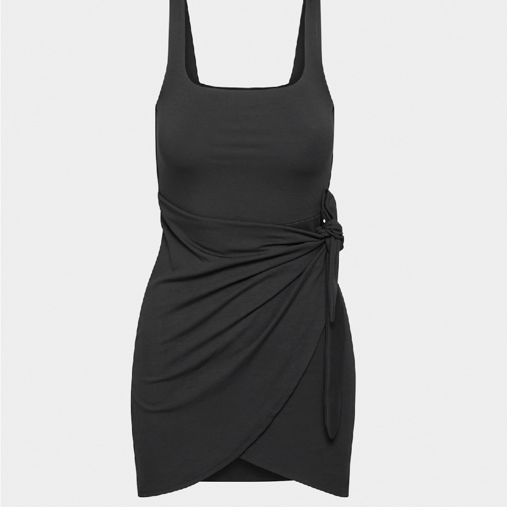 Wilfred Black Square-Neck Tie-Waist Mini Saturn dress -Sz Small (minor piling)